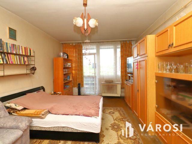 Tram-Train megállónál téglalakás