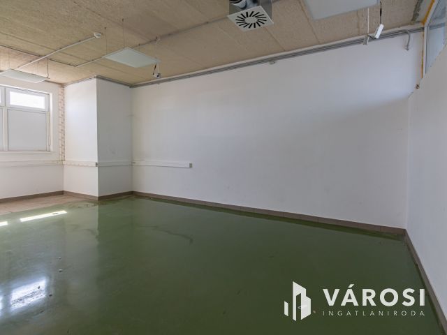 Emeleti műhely, raktár kiadó a Csepeli gyártelepen