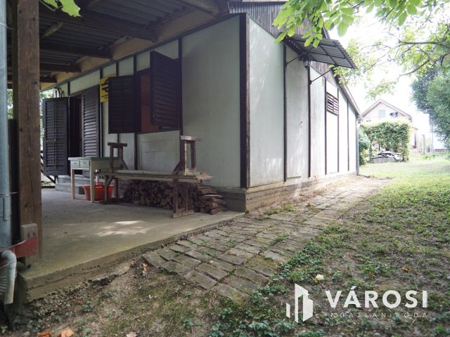 Cserfői hegyen lakható hétvégi ház