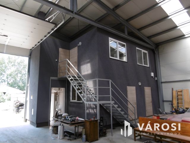 Eladó ipari Csarnok, a BYD szomszédságában!