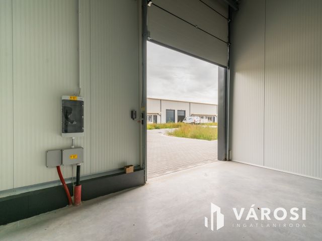 Eladó új, 6 méter belmagasságú raktár Vecsésen