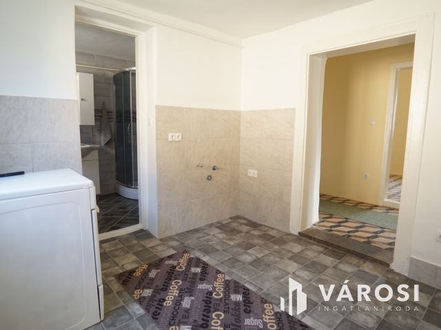 Miklósfán családi ház, szép nagy udvarral!