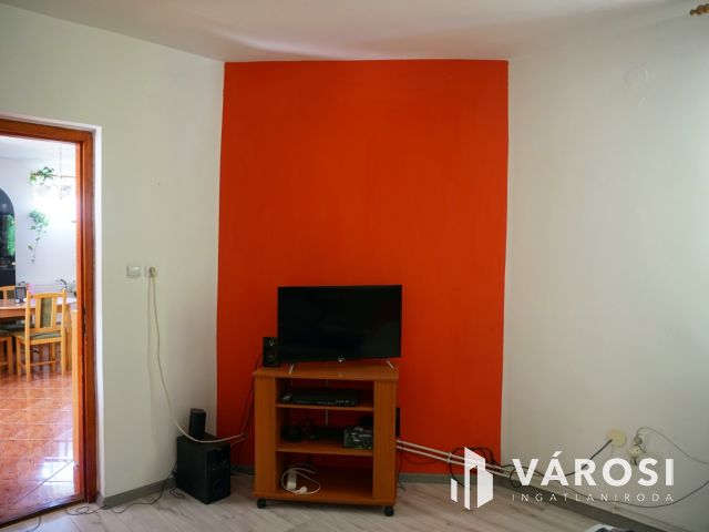 Kiváló házikó, idilli környezetben!