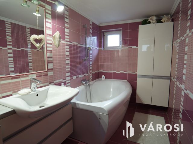 Szepetneken családi ház, sok lehetőséggel