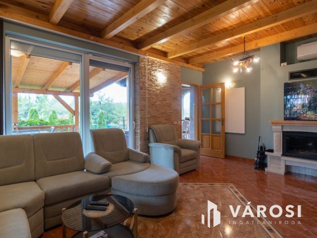 Gyönyörű családi ház balatoni panorámával