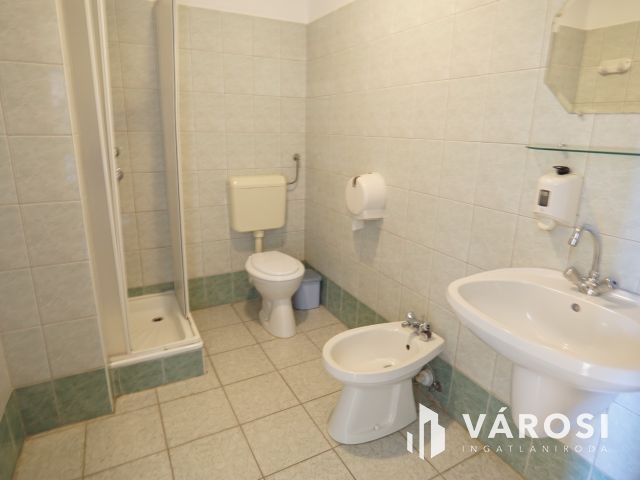 Tökéletes helyen, jó állapotú vendéglátó egység eladó!