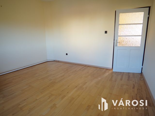 Kétgenerációs, folyamatosan karbantartott családi ház!