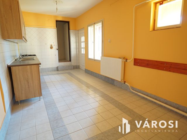 Kétgenerációs, folyamatosan karbantartott családi ház!