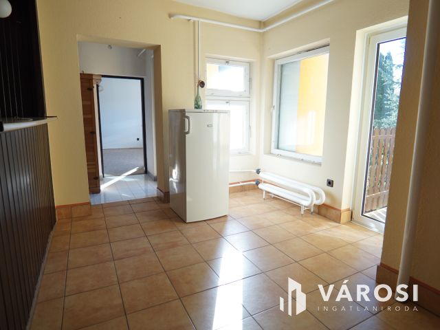 Kétgenerációs, folyamatosan karbantartott családi ház!