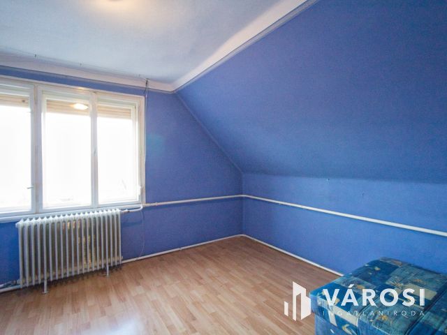 Gádoroson a falusi csend.