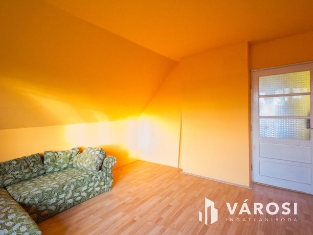 Gádoroson a falusi csend.