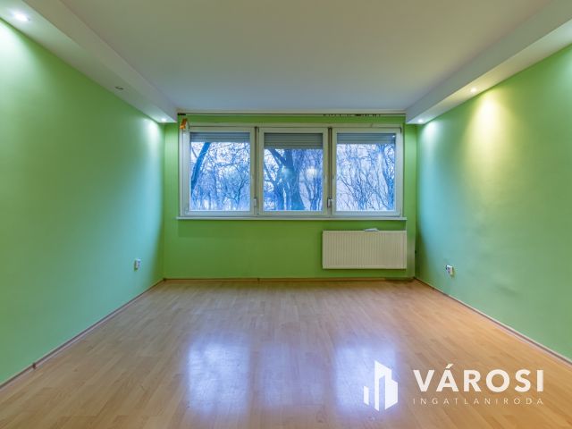 Kiadó panellakás a Nagy Lajos király útján