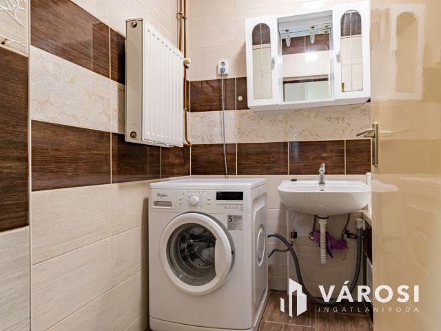 Kiadó panellakás a Nagy Lajos király útján