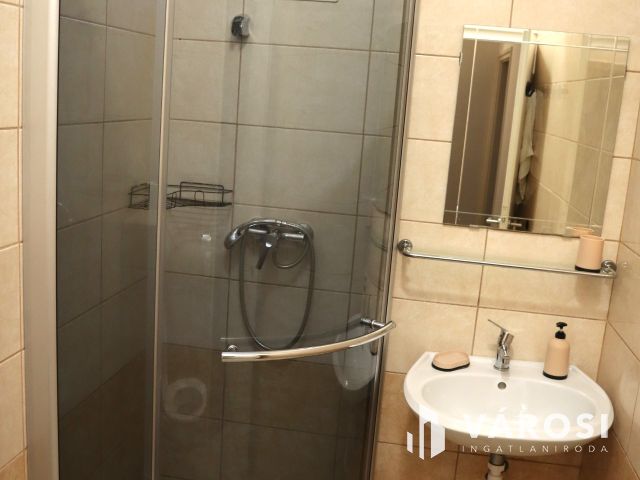 10 lakóegységes üdülőház Siófok Ezüstpartján eladó