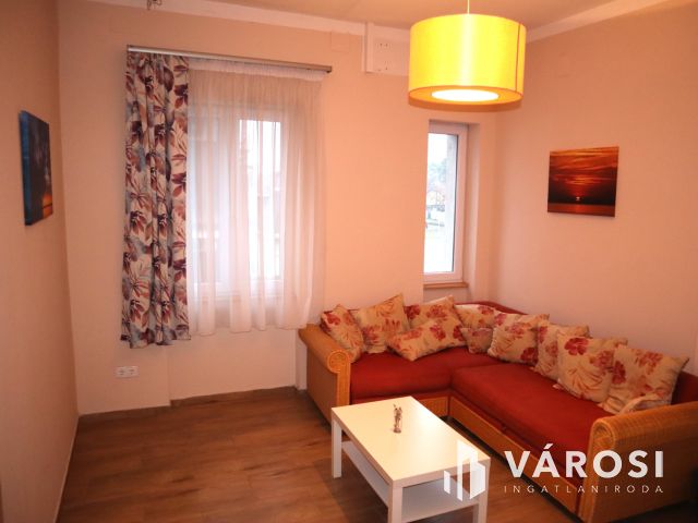 10 lakóegységes üdülőház Siófok Ezüstpartján eladó