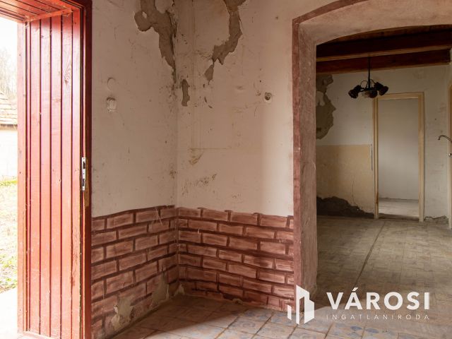 Felújítandó családi ház, Dág zsákutcájában. Elérhető áron!