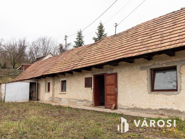 Felújítandó családi ház, Dág zsákutcájában. Elérhető áron!