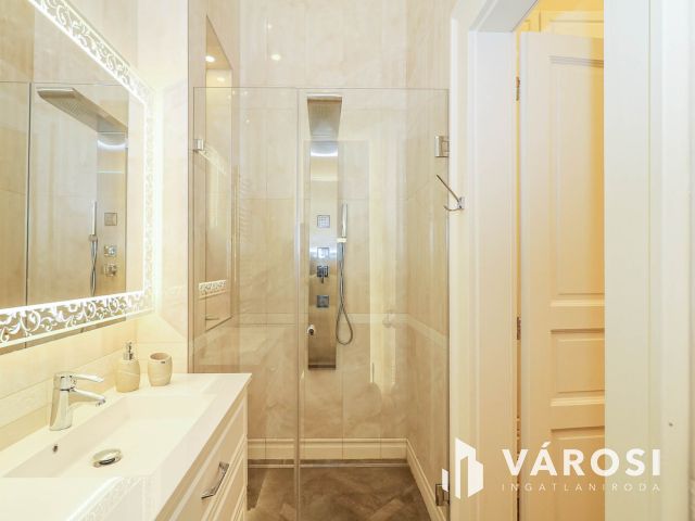 Eladó prémium lakás a Vígszínház közelében!