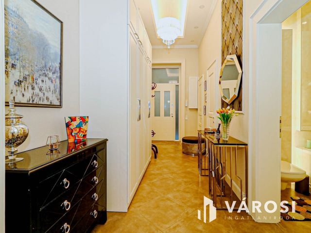 Eladó prémium lakás a Vígszínház közelében!