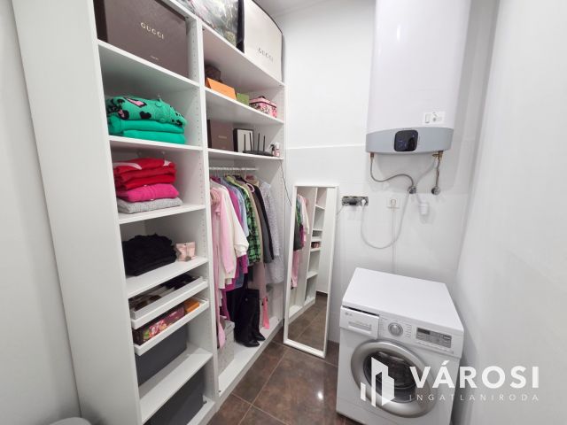 Exkluzív ikerház + Különálló modern lakás egyben eladó