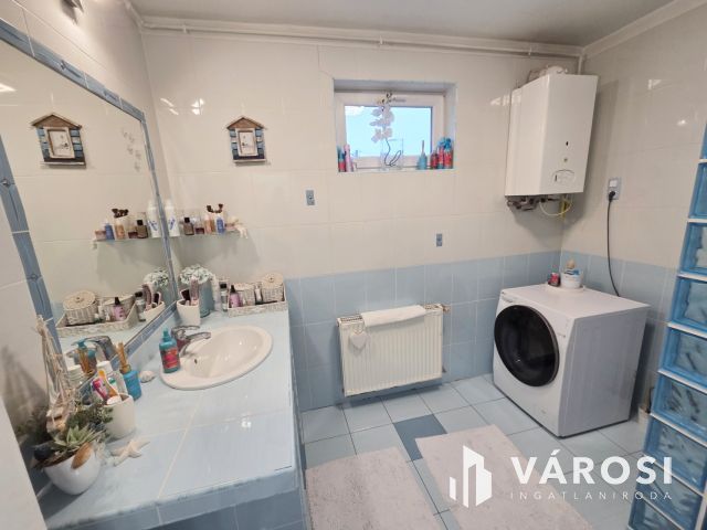 Exkluzív ikerház + Különálló modern lakás egyben eladó