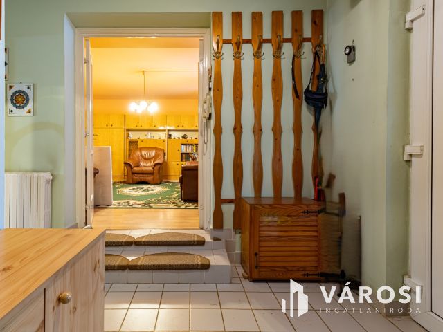 Három szobás ikerházfél eladó, Szigethalmon.