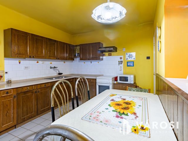 Három szobás ikerházfél eladó, Szigethalmon.