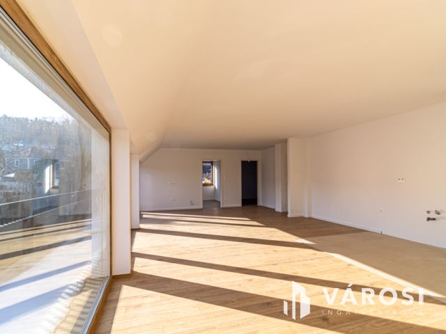 Modern 4 szobás, nagy erkélyes lakás Badacsonytomajon eladó