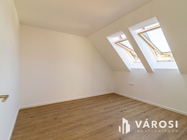 Modern 4 szobás, nagy erkélyes lakás Badacsonytomajon eladó