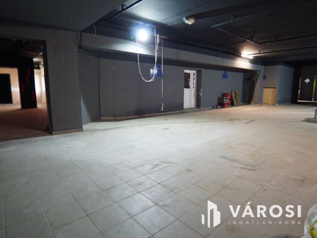 Belvárosi egyedi üzlethelység eladó