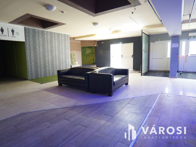 Belvárosi egyedi üzlethelység eladó