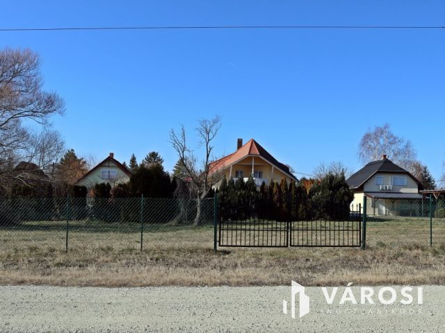 Balatonkeresztúron építési telek!