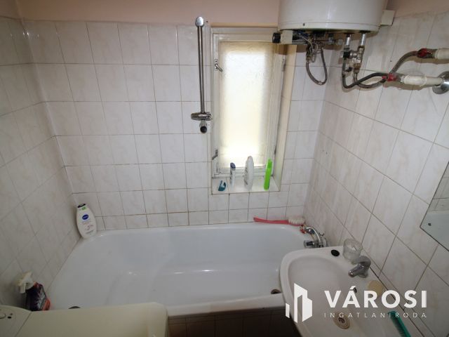 Jó szerkezetű ház Vésztőn.