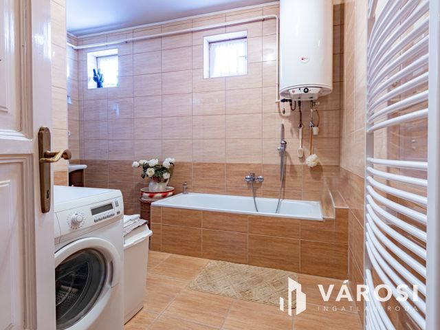 Turai kastély mellett, 4 szoba, nappalis családi ház eladó