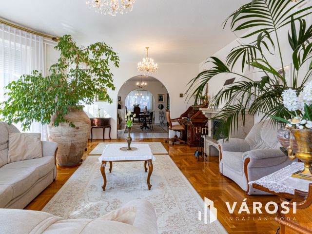 Turai kastély mellett, 4 szoba, nappalis családi ház eladó