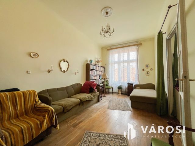 Erkélyes lakás a Rákóczi úton!
