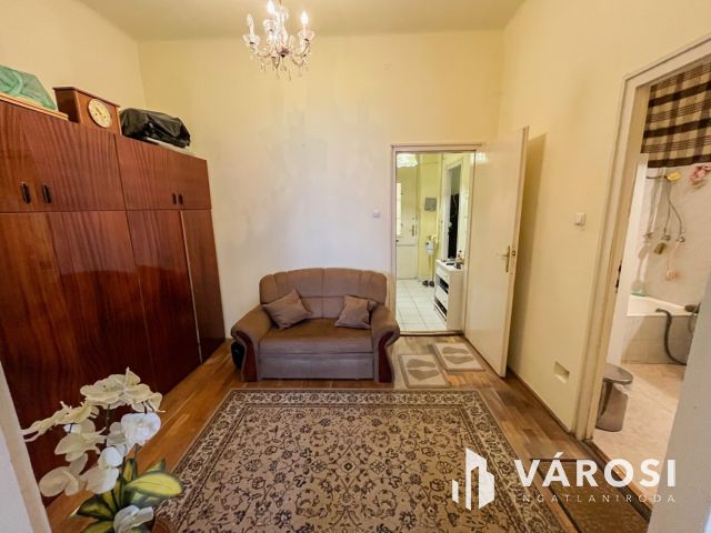Erkélyes lakás a Rákóczi úton!