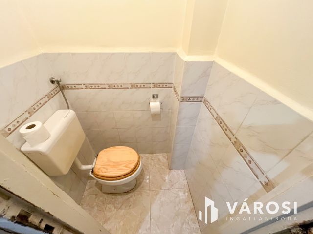 Erkélyes lakás a Rákóczi úton!