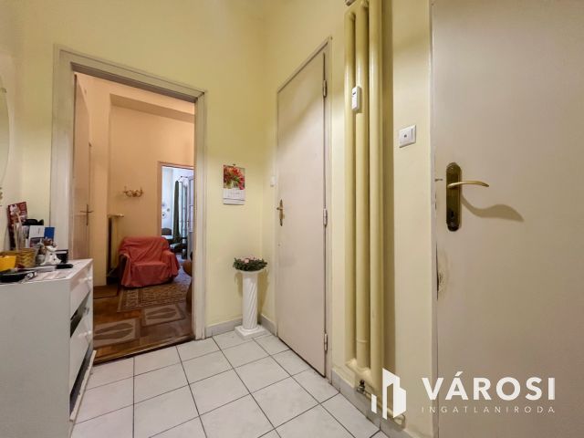 Erkélyes lakás a Rákóczi úton!