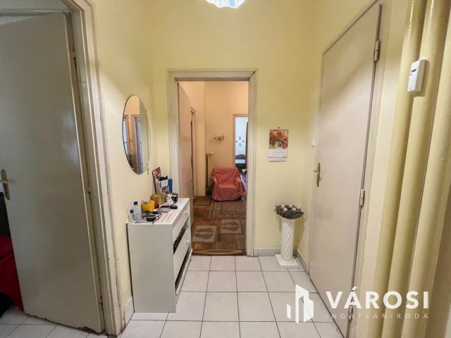 Erkélyes lakás a Rákóczi úton!