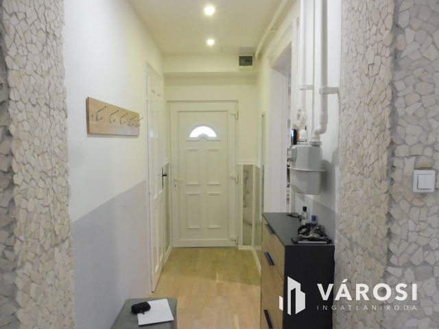 Tökéletes helyen,pénztárca barát kis lakás eladó.