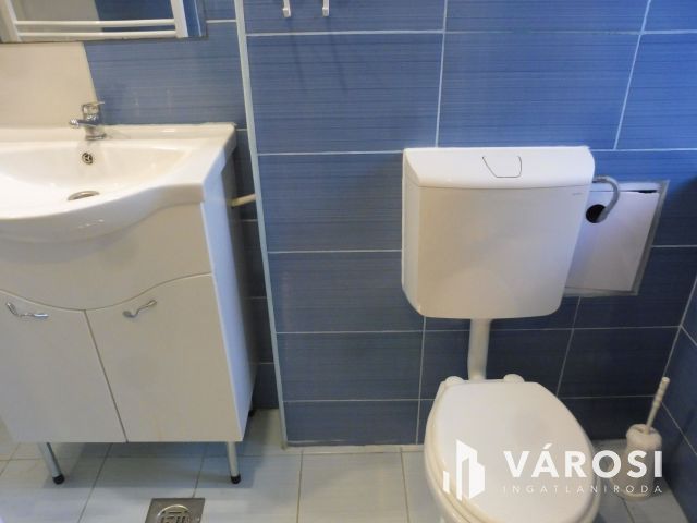 Tökéletes helyen,pénztárca barát kis lakás eladó.