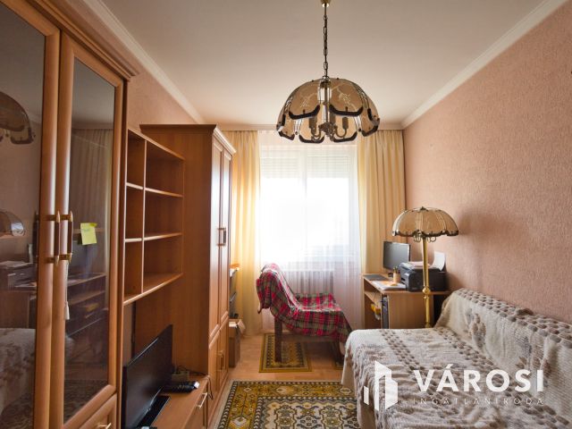 Napfényes 3 szobás lakás Tarjánban.