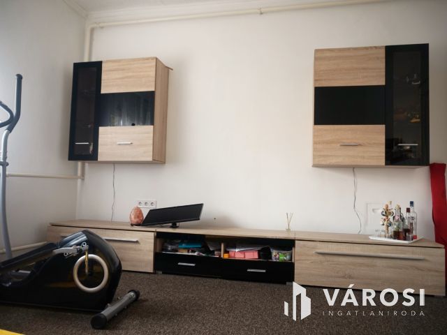 Eladó házikó kertvárosi övezetben