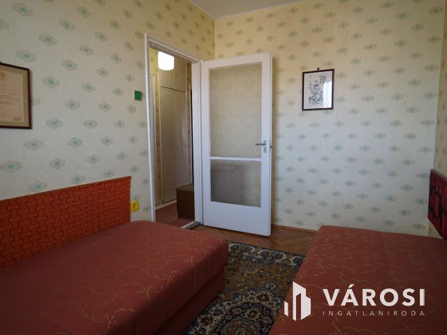 Belvárosi lakás, zárt udvaros társasházban