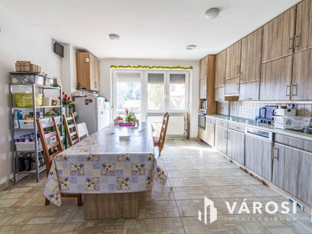 Energiahatékony családi ház Dunakeszin 2 lakással