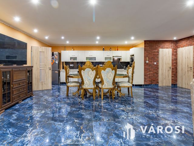 Teljesen újjáépített családi ház Zsámbokon eladó