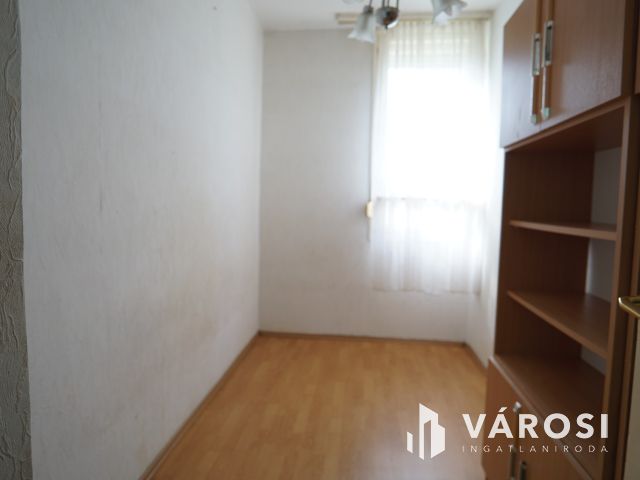 Platán soron, földszinti lakás