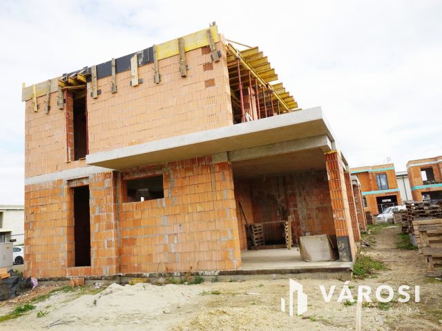 Nem klasszikus ikerház-önálló otthon élmény Ganzkertvárosban