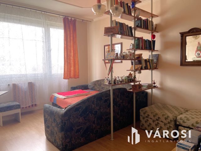 1,5 szobás erkélyes panel a Lencsésin